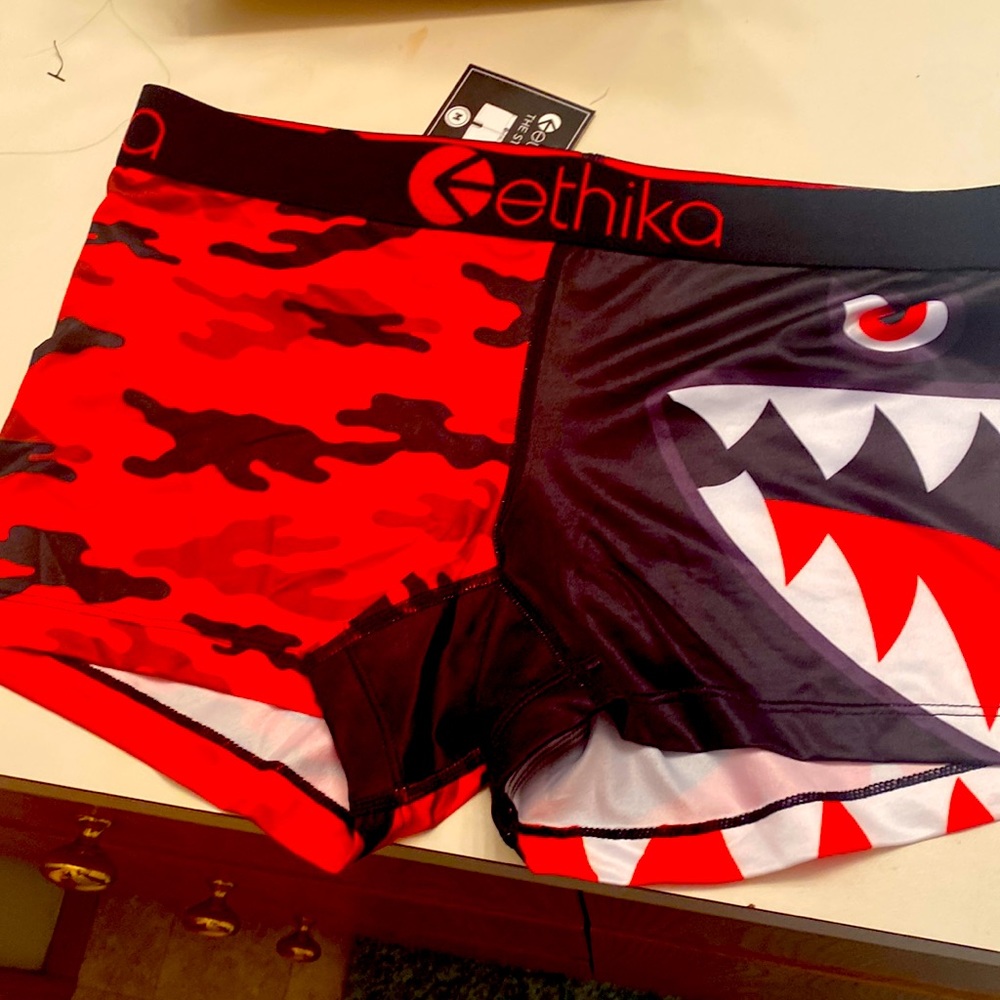 medium red ethika